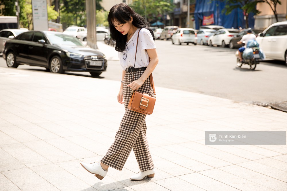 Street style VIFW ngày 2: Đồ lưới, shorts, giày cao gót được... phái nam tận dụng triệt để